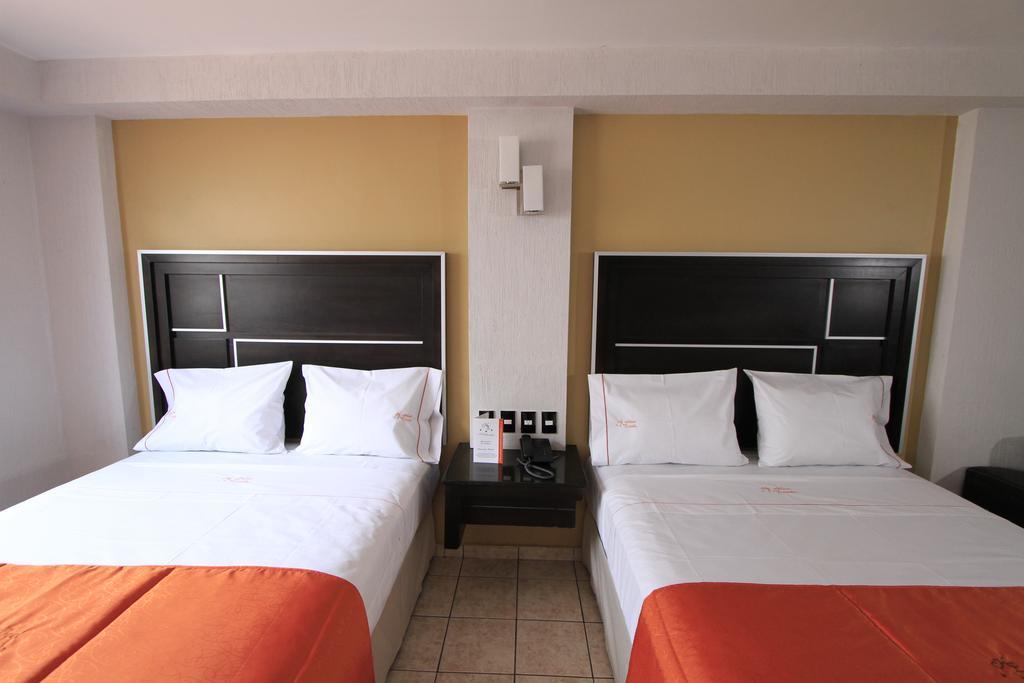 Hotel Estadio Гвадалахара Номер фото