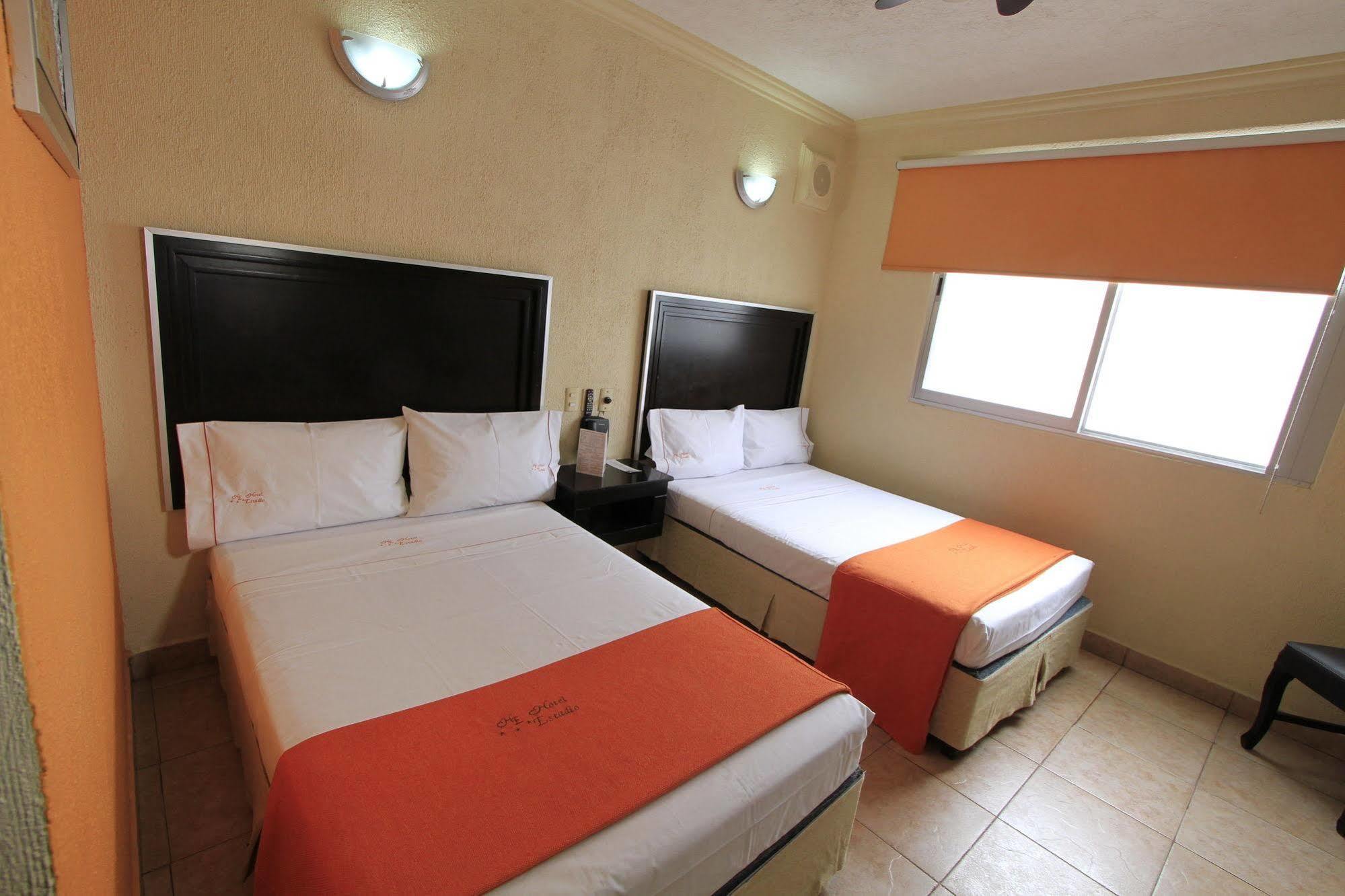 Hotel Estadio Гвадалахара Экстерьер фото
