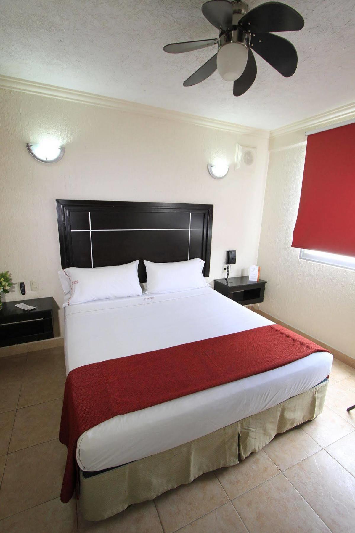 Hotel Estadio Гвадалахара Экстерьер фото