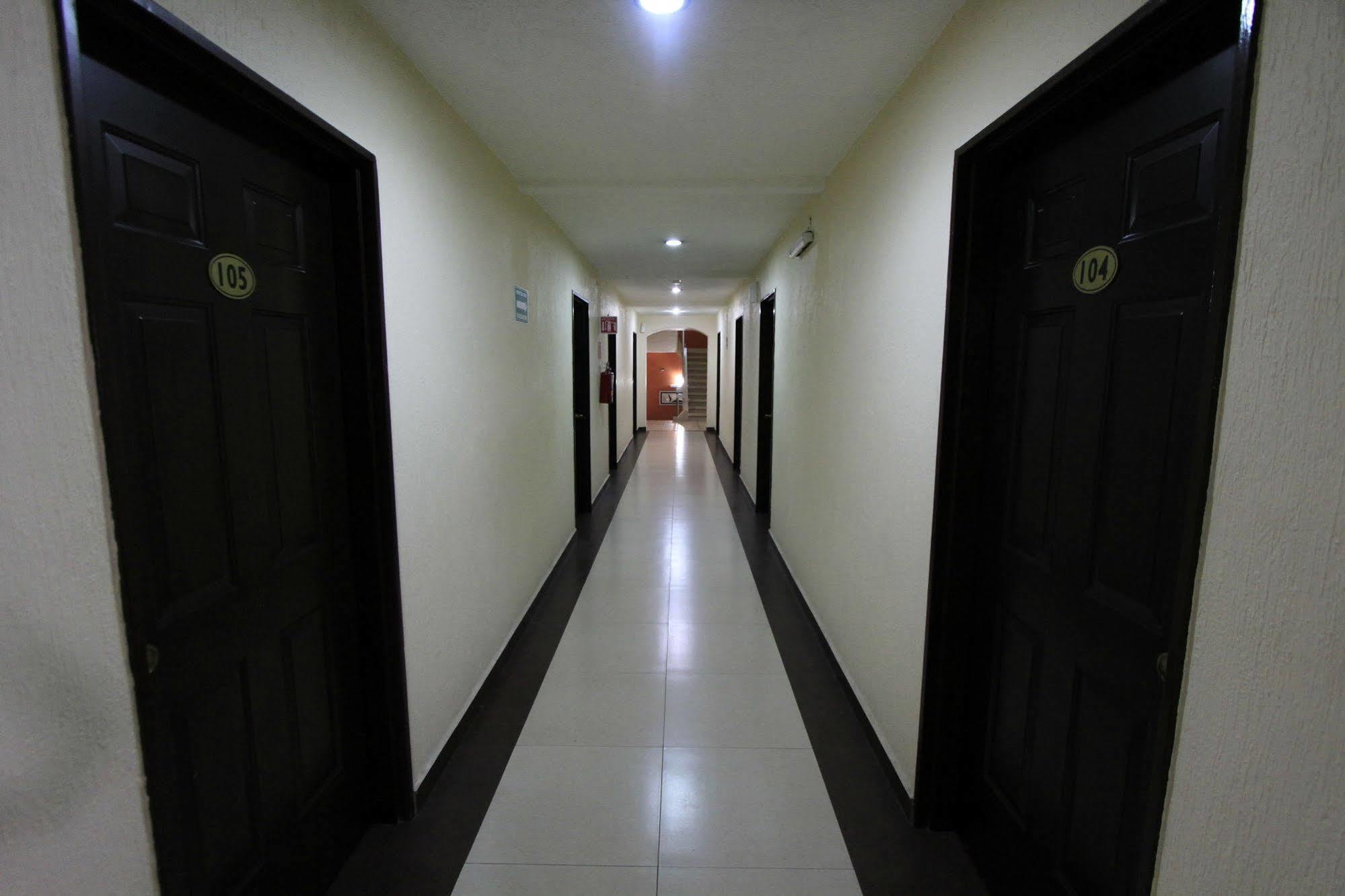 Hotel Estadio Гвадалахара Экстерьер фото